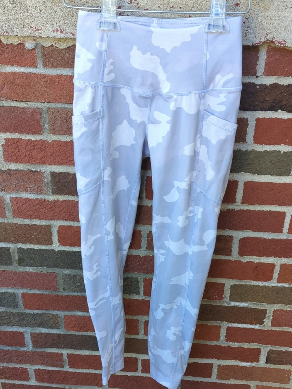 Yogalicious Light Gray & White Camo High-Rise Leggings XS